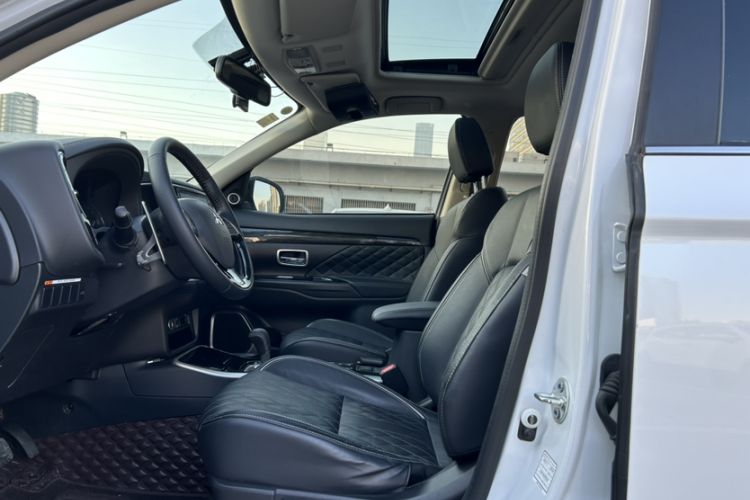 Used Mitsubishi Outlander 2020 2.4L 4x4 Zhi Xiang Edition 5 Seats