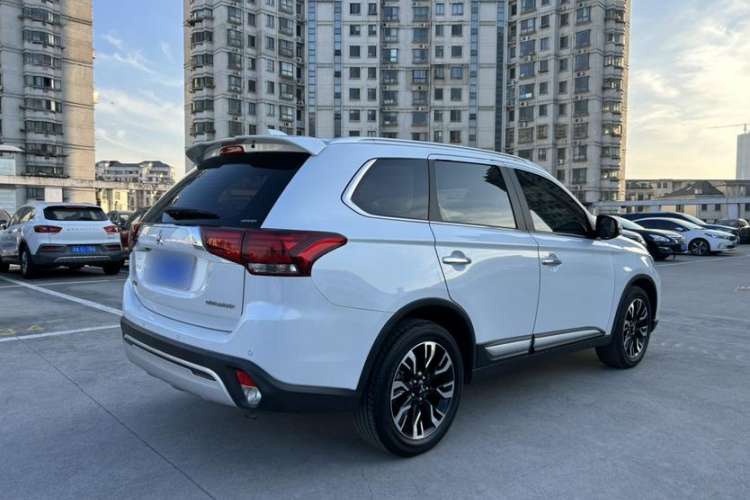 Used Mitsubishi Outlander 2020 2.4L 4x4 Zhi Xiang Edition 5 Seats