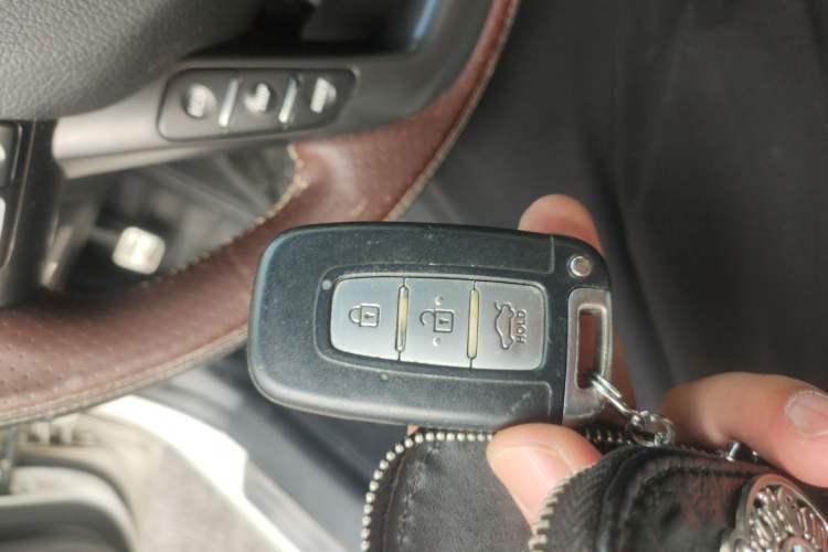 Used Kia  2012 2.0L Automatic DLX