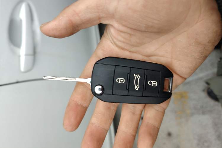 Used Peugeot 301 2014 1.6L Manual Comfort Edition
