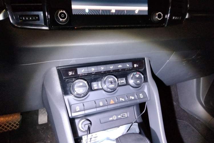 Used Skoda Karoq 2018 TSI280 Flagship Edition China V Standard Audio And AC Panel