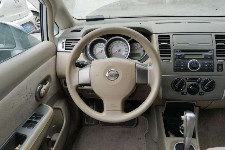 Used Nissan Tiida Sedan 2008 1.6L Automatic Fashion Edition Steering Wheel