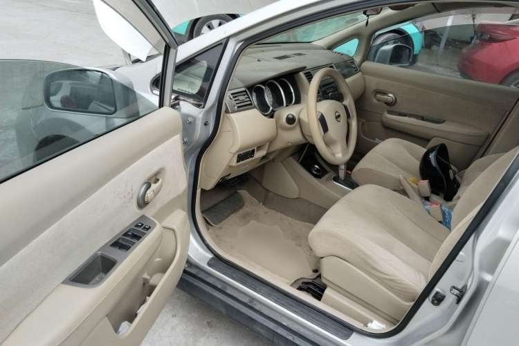 Used Nissan Tiida Sedan 2008 1.6L Automatic Fashion Edition Driver Seat