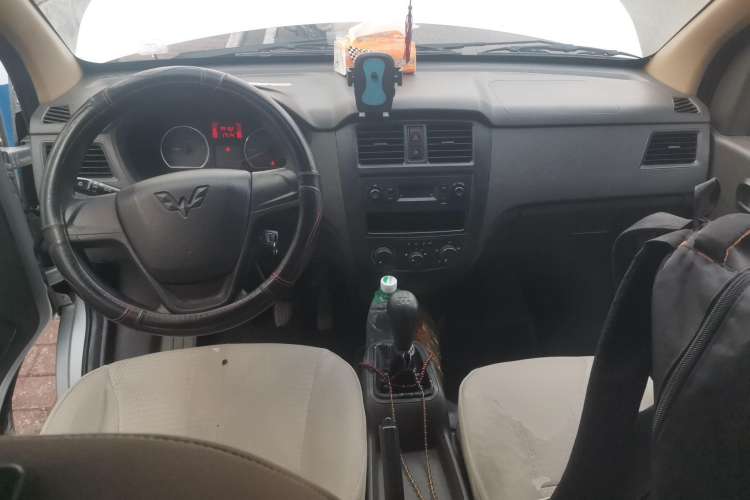 Used Wuling Rongguang S 2021 1.2L Standard Model Window-Sealed Car Power-Assisted Version 5-Seater LSI