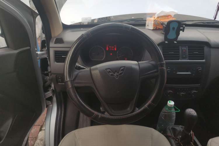 Used Wuling Rongguang S 2021 1.2L Standard Model Window-Sealed Car Power-Assisted Version 5-Seater LSI
