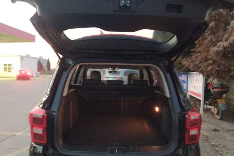 Used GAC Trumpchi GS7 2017 280T Two-Wheel Drive Luxury Model Trunk