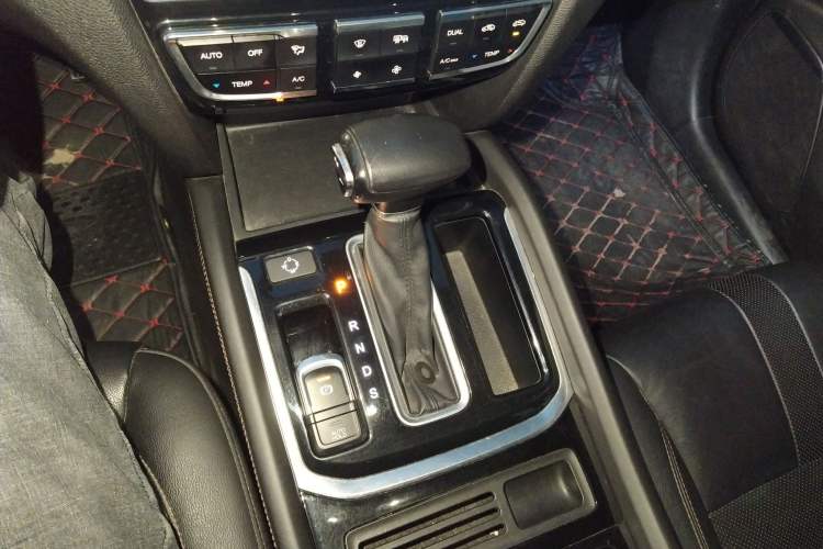 Used GAC Trumpchi GS7 2017 280T Two-Wheel Drive Luxury Model Gear Lever