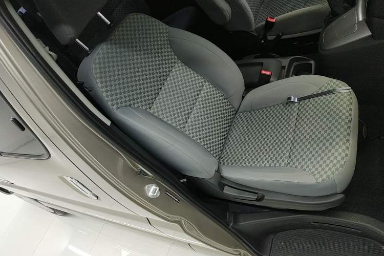 Used Jinbei Express 2020 2.0L Upgraded Version China VI Standard Luxury 9-Seater 1TZS