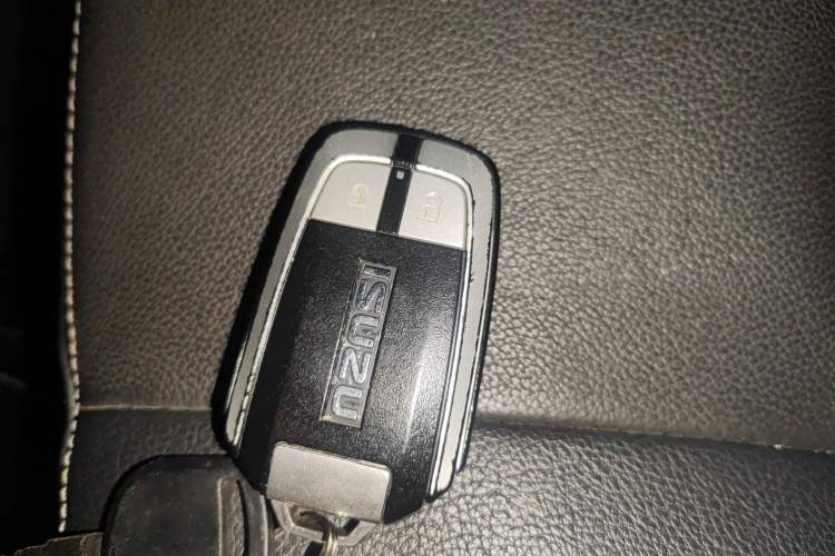 Used Isuzu D-MAX 2018 3.0T Four-Wheel Drive Automatic Ultra-Luxury Version 4JJ1-TC HI
