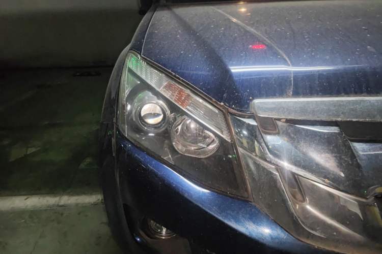 Used Isuzu D-MAX 2018 3.0T Four-Wheel Drive Automatic Ultra-Luxury Version 4JJ1-TC HI
