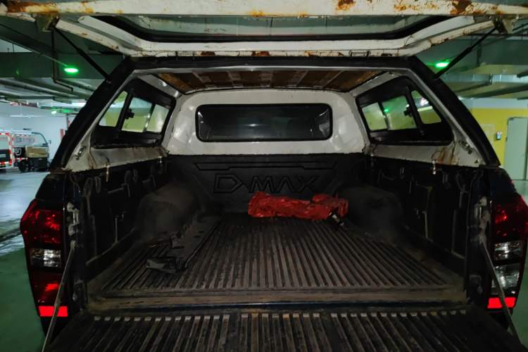 Used Isuzu D-MAX 2018 3.0T Four-Wheel Drive Automatic Ultra-Luxury Version 4JJ1-TC HI
