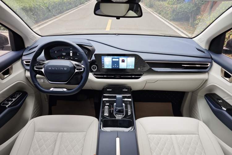 Used Wuling Victory 2023 2.0L DHT Luxury Edition