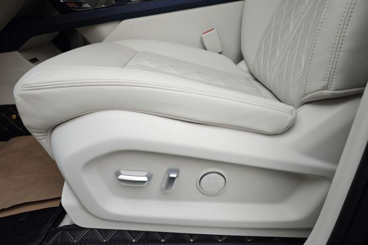 Used Wuling Victory 2023 2.0L DHT Luxury Edition