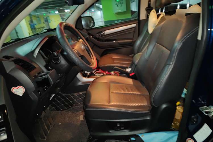 Used Isuzu D-MAX 2018 3.0T Four-Wheel Drive Automatic Ultra-Luxury Version 4JJ1-TC HI
