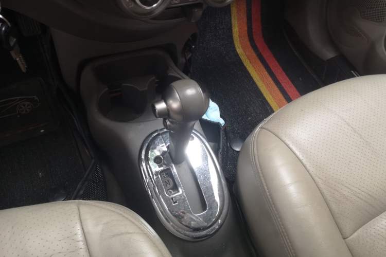 Used Nissan March 2010 1.5L Automatic Easy-Style Version
