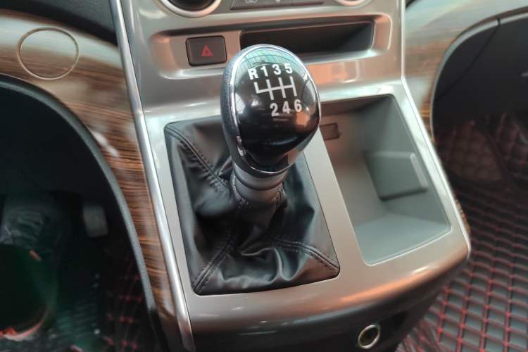 Used FORTHING Lingzhi PLUS 2021 2.0L Manual Comfort Version 7 Seats
