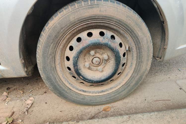 Used Chevrolet Lova 2007 1.4 SL MT Right Front Wheel Hub