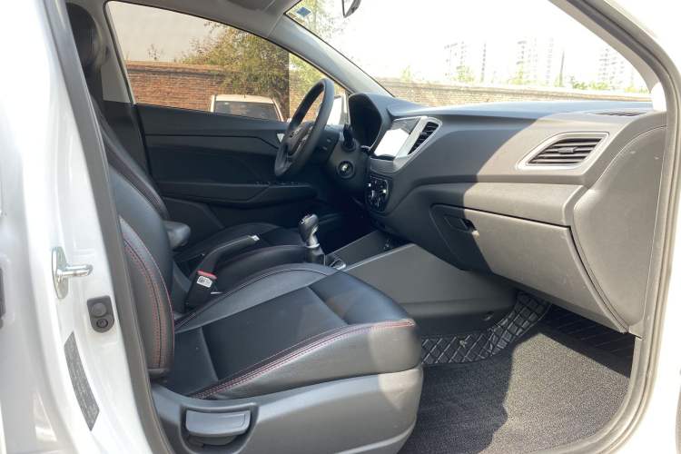 Used Hyundai Verna (new generation) 2020 1.4L Manual GLS Cool Edition Right Front Seat