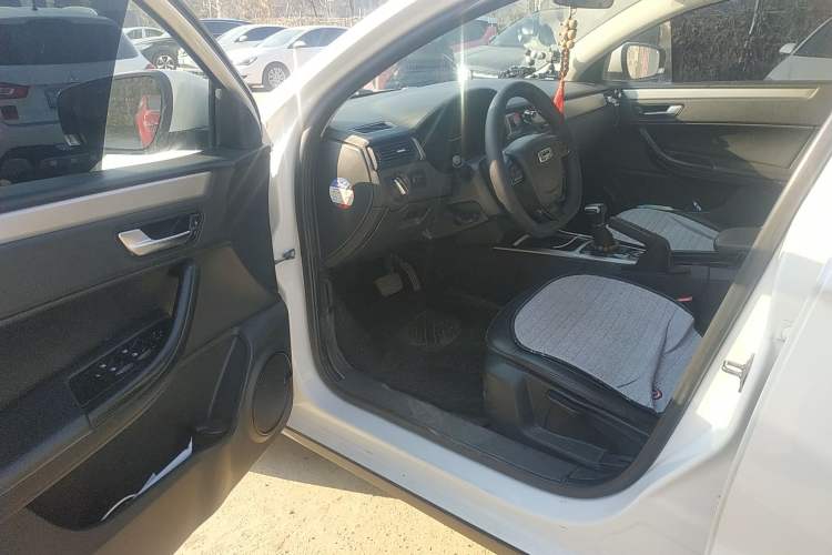 Used Qoros 3 2015 Urban SUV 1.6T Automatic ZhiKu Model