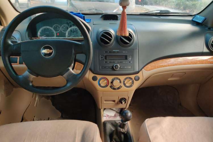 Used Chevrolet Lova 2007 1.4 SL MT Center Console