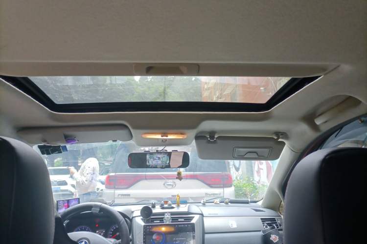 Used Venucia R50X 2013 1.6L Automatic Model