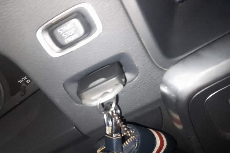 Used Volvo V60 2013 T5 Comfort Edition