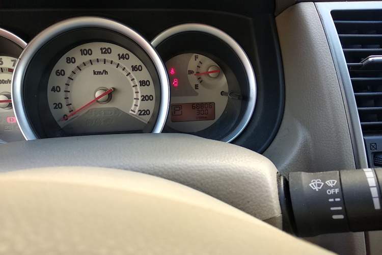 Used Nissan Tiida Sedan 2008 1.6L Automatic Smart Version Odometer Close Up