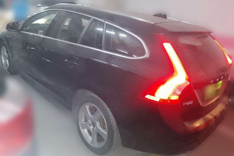 Used Volvo V60 2013 T5 Comfort Edition