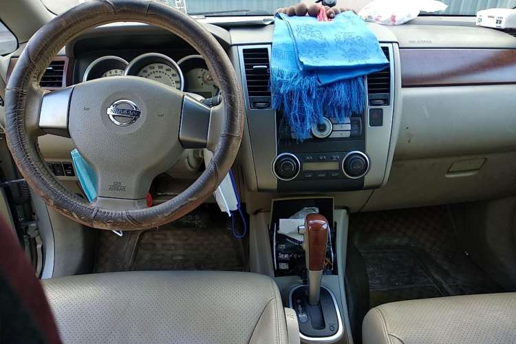 Used Nissan Tiida Sedan 2008 1.6L Automatic Smart Version Center Console