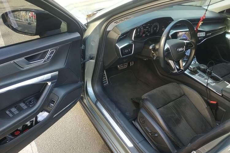 Used Audi A6 2020 allroad quattro Explorer 55 TFSI Prestige Off-Road Model
