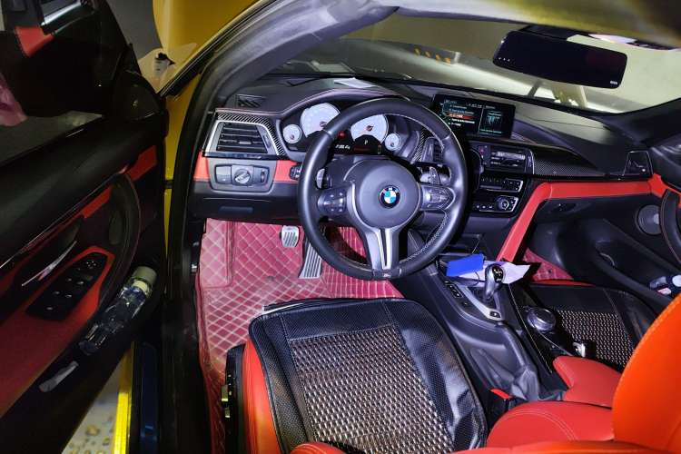 Used BMW M4 2014 M4 Convertible Coupé
