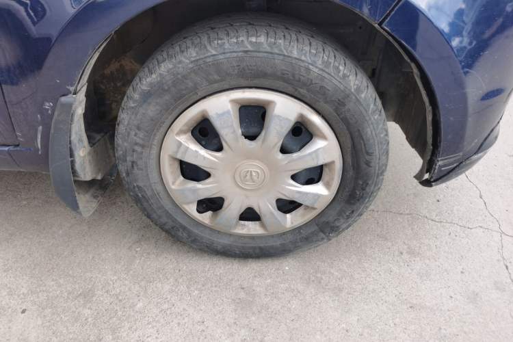 Used BAIC Weiwang M20 2014 1.5L practical type BJ415A Right Front Wheel Hub