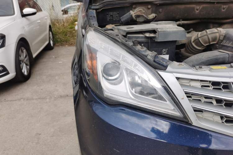 Used BAIC Weiwang M20 2014 1.5L practical type BJ415A Right Front Headlight