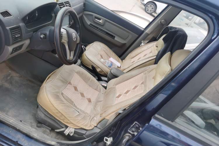 Used BAIC Weiwang M20 2014 1.5L practical type BJ415A Left Front Seat