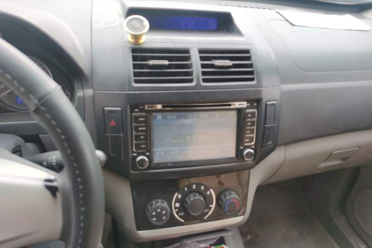 Used BAIC Weiwang M20 2014 1.5L practical type BJ415A Audio And AC Panel