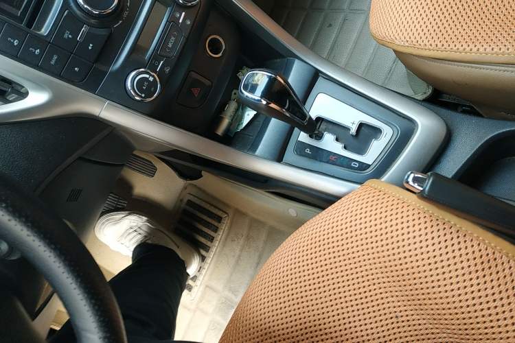 Used Baojun 610 2014 1.5L automatic luxury version