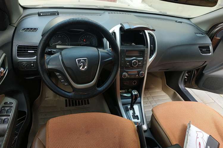Used Baojun 610 2014 1.5L automatic luxury version