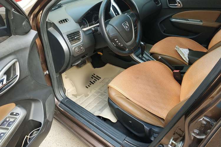Used Baojun 610 2014 1.5L automatic luxury version