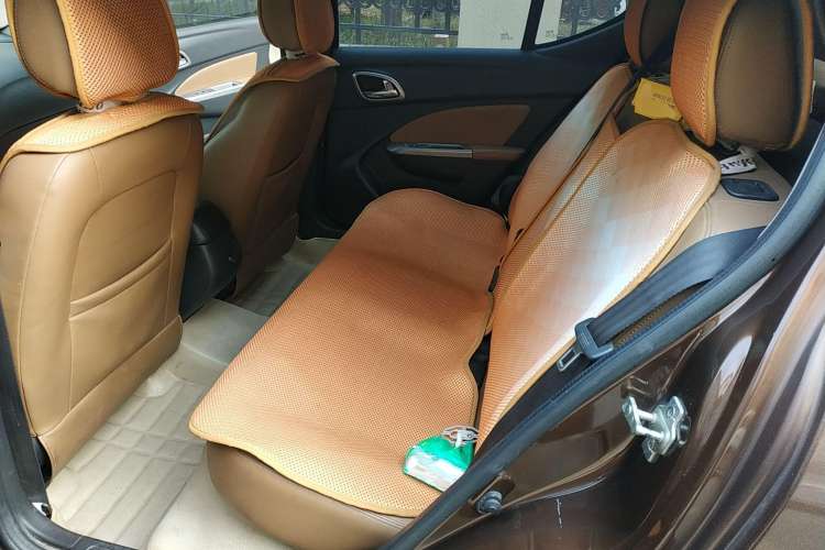 Used Baojun 610 2014 1.5L automatic luxury version