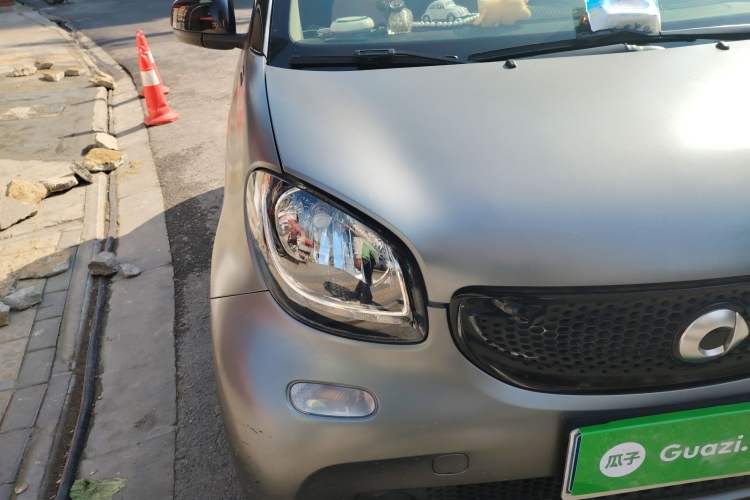 Used smart fortwo 2016 0.9T 66 kW Convertible Pioneer Edition
