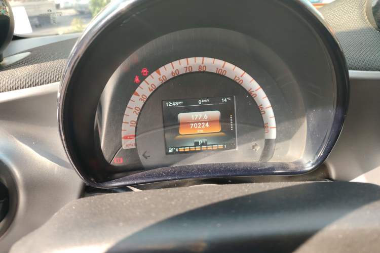 Used smart fortwo 2016 0.9T 66 kW Convertible Pioneer Edition
