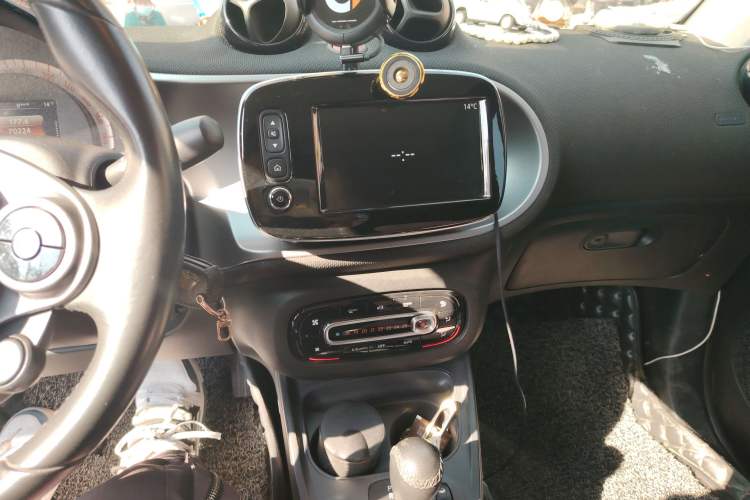 Used smart fortwo 2016 0.9T 66 kW Convertible Pioneer Edition
