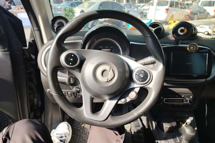 Used smart fortwo 2016 0.9T 66 kW Convertible Pioneer Edition
