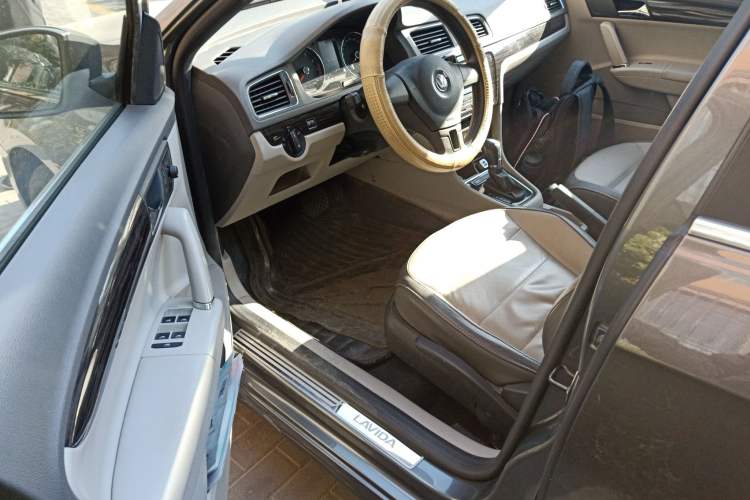 Used Volkswagen Gran Lavida 2013 1.6L Automatic Comfort Model
