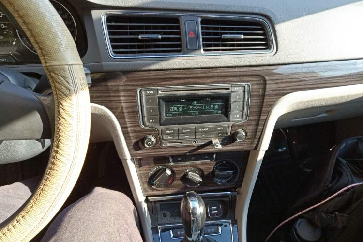 Used Volkswagen Gran Lavida 2013 1.6L Automatic Comfort Model
