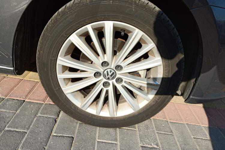 Used Volkswagen Gran Lavida 2013 1.6L Automatic Comfort Model
