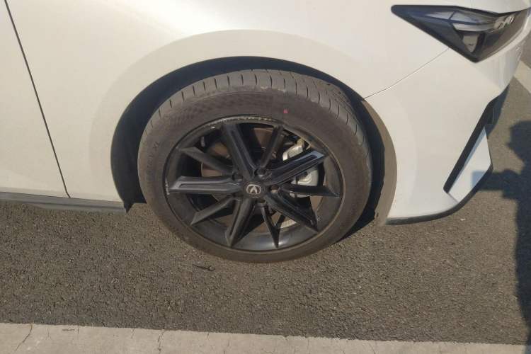 Used CHANGAN UNI-V iDD 2023 ZhiDian iDD 1.5T 113km Smart & Fun Version