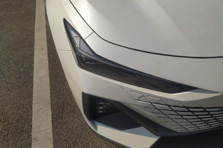 Used CHANGAN UNI-V iDD 2023 ZhiDian iDD 1.5T 113km Smart & Fun Version