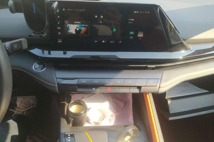 Used CHANGAN UNI-V iDD 2023 ZhiDian iDD 1.5T 113km Smart & Fun Version