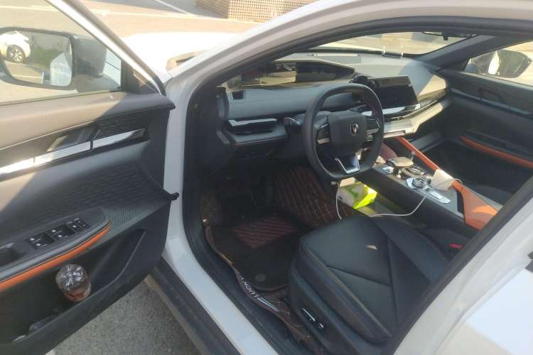 Used CHANGAN UNI-V iDD 2023 ZhiDian iDD 1.5T 113km Smart & Fun Version